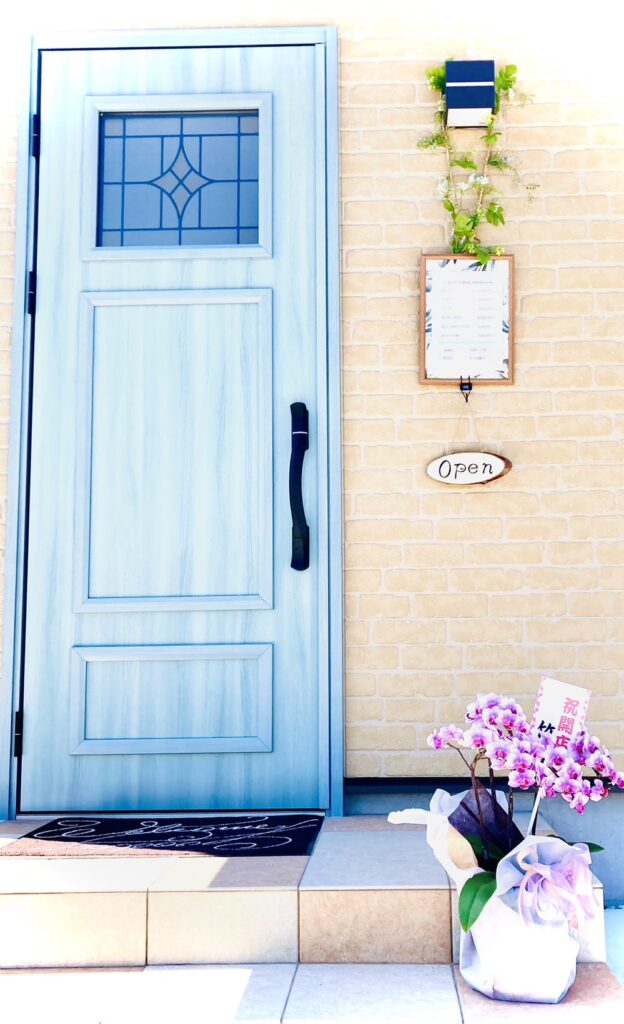 Nina-Hair入口ドア